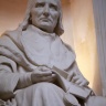 Grand amphithéâtre de la Sorbonne : statue de Robert de Sorbon