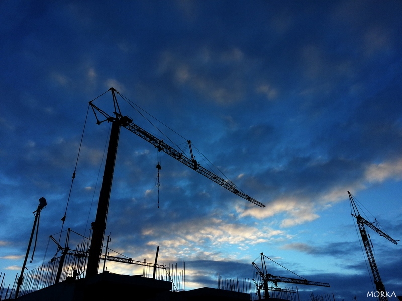 Ciel de Reykjavík (Islande) avec des grues