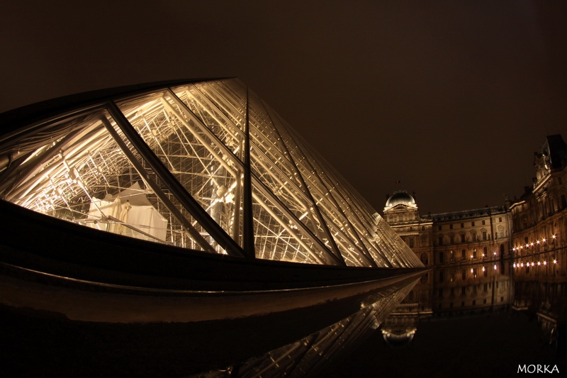 Paris, Le Louvre by night